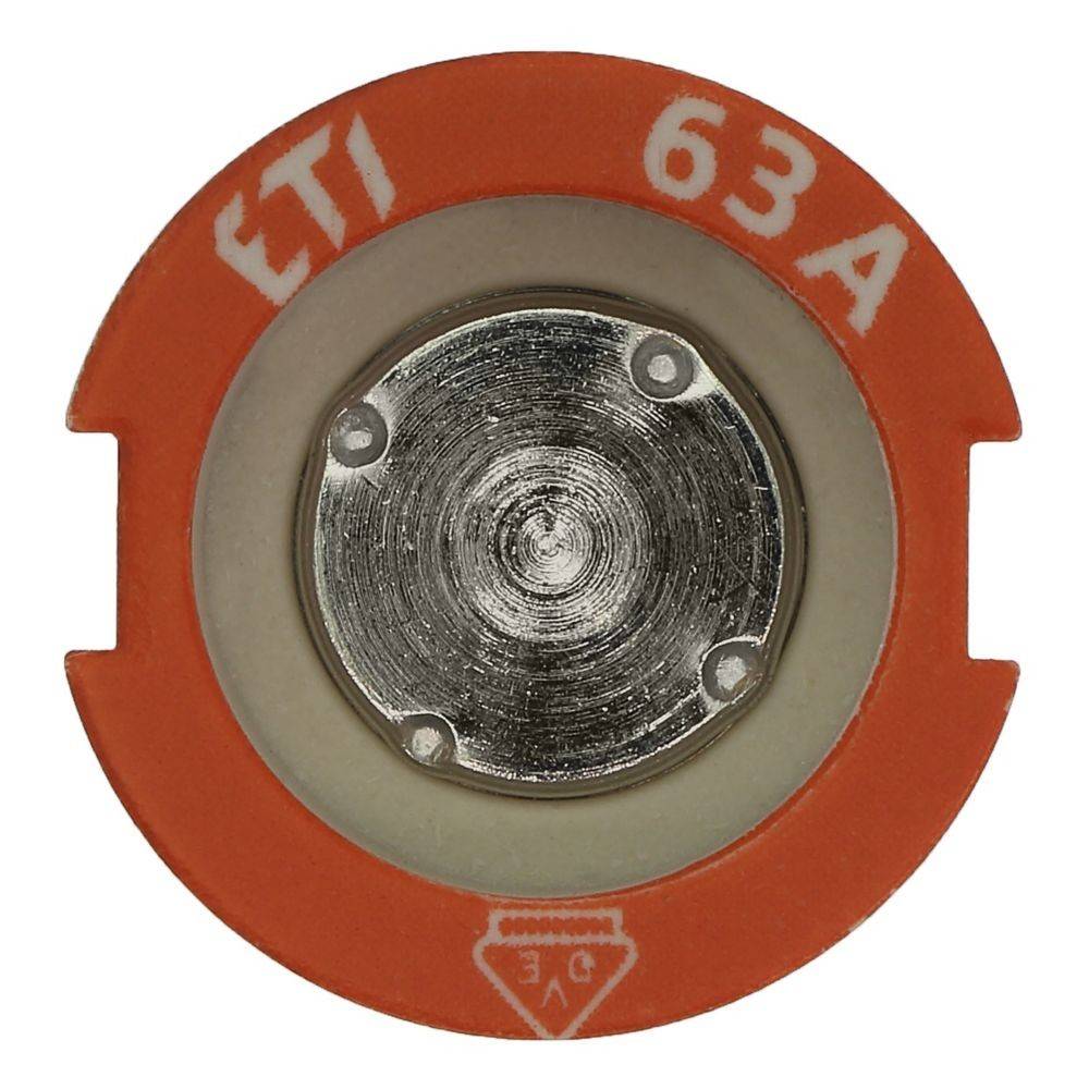 Eine Nahaufnahme einer 63A-Sicherung mit einem orange-silbernen Design, gekennzeichnet mit 'ETI' und Symbolen. Verwendet zur elektrischen Stromkreisabsicherung.