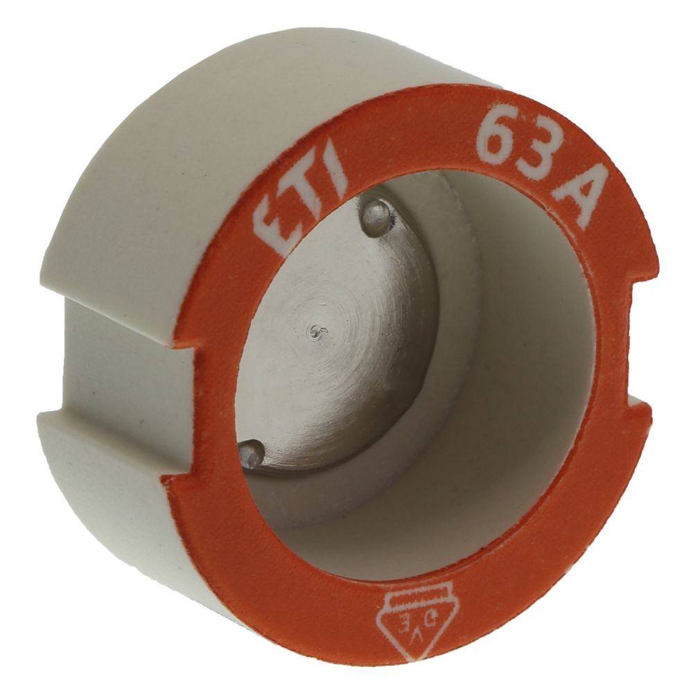 Ein kreisförmiger roter und grauer Adapter mit der Bezeichnung 'ETI 63A' zeigt eine elektrische Anschlusskomponente, die für eine spezifische Amperetauglichkeit entwickelt wurde.