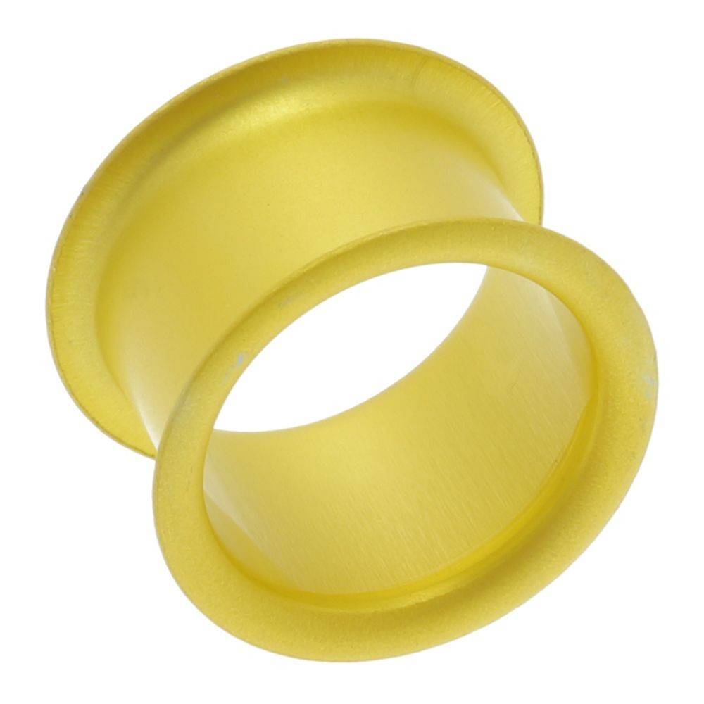 Eine gelbe, kreisförmige Gummidurchführung mit einer breiten Öffnung und aufgeweiteten Kanten, die zum Schutz von Kabeln beim Durchgang durch Löcher verwendet wird.