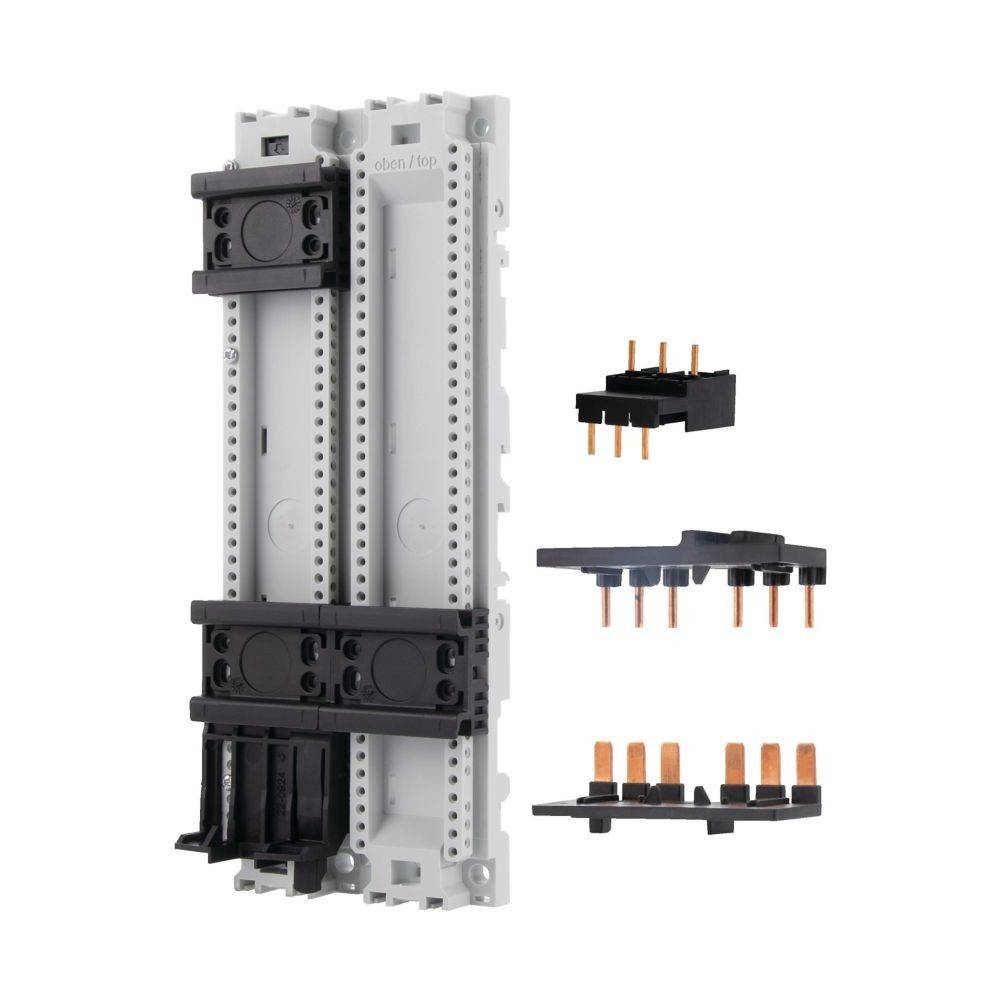 Elektrische Verteilertafel mit Kupferschienen und nebenstehenden Anschlusskomponenten, wobei die Montagekonfiguration hervorgehoben wird.
