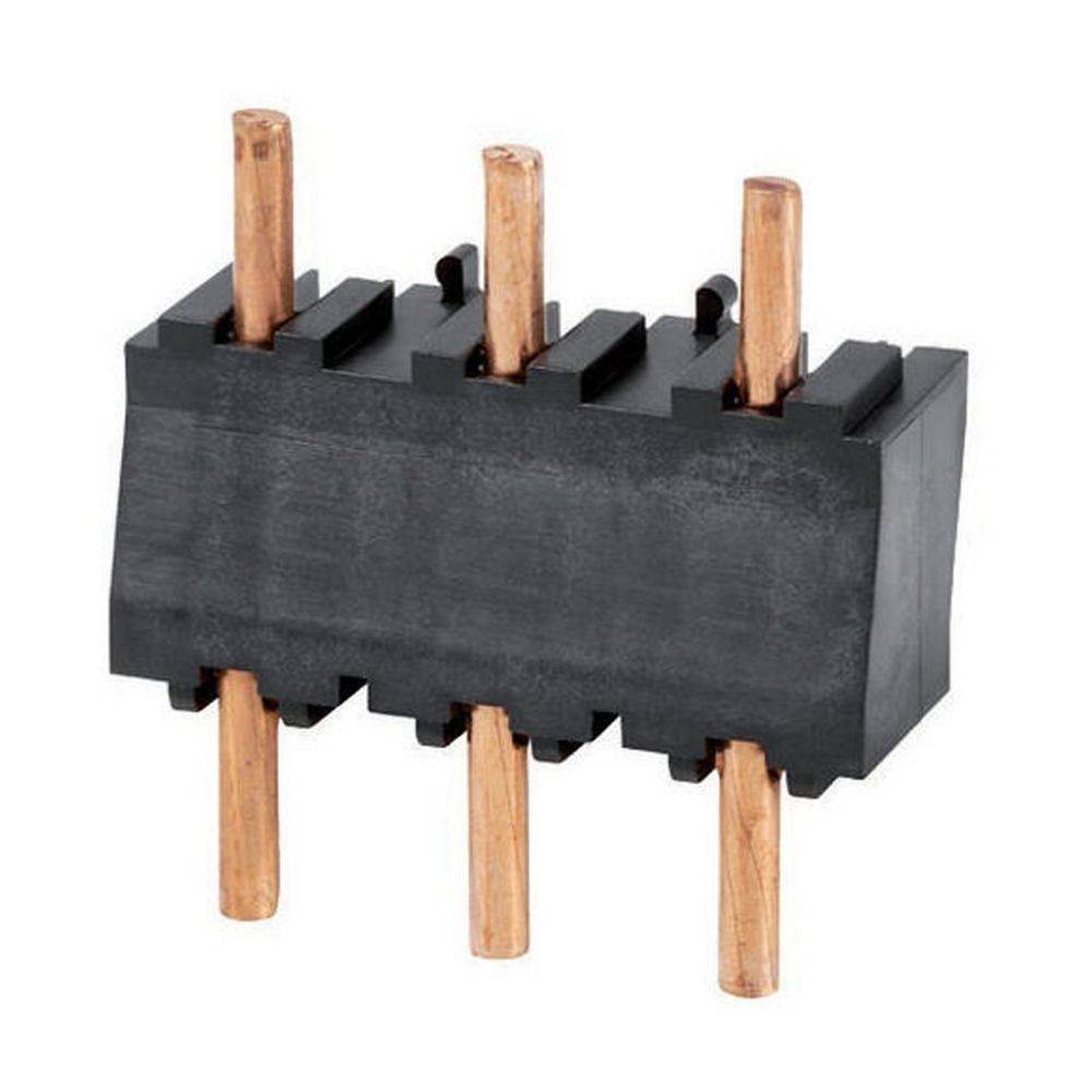 Ein schwarzer Isolierblock mit fünf vertikal durchragenden Kupferstangen, der in elektrischen Anwendungen zur Verdrahtung häufig für Verbindungen verwendet wird.