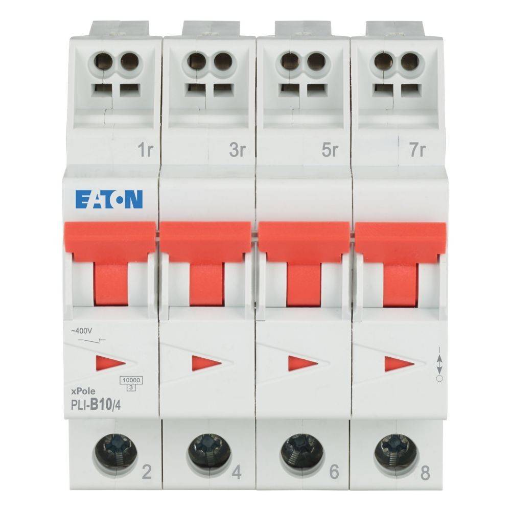 Eine Reihe von vier grauen Sicherungsautomaten mit roten Schaltern, die mit 'Eaton xPole PLI-B10/4' beschriftet sind und der elektrischen Sicherheit dienen.