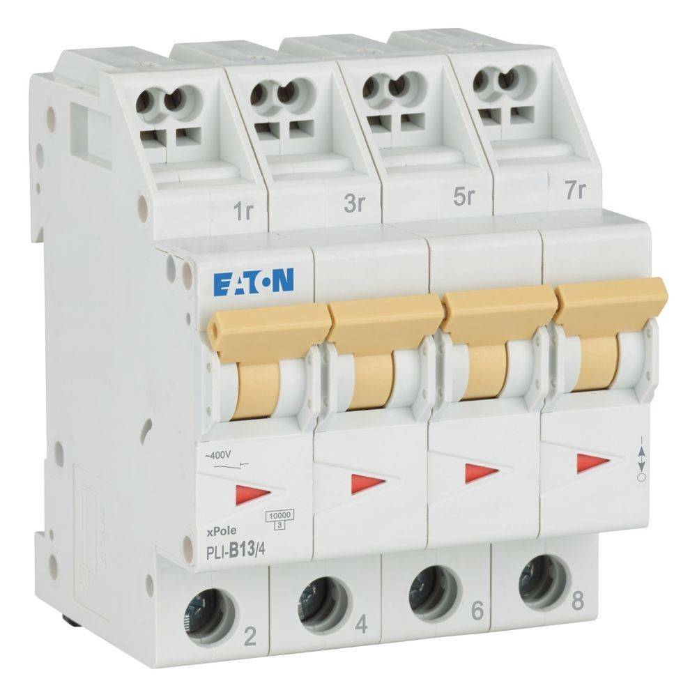 Vierpolige Leitungsschutzschalter, Marke Eaton, Modell PLI-B13/4, ausgelegt für 400V, mit vier Schaltern, beschriftet mit 1r, 3r, 5r, 7r.