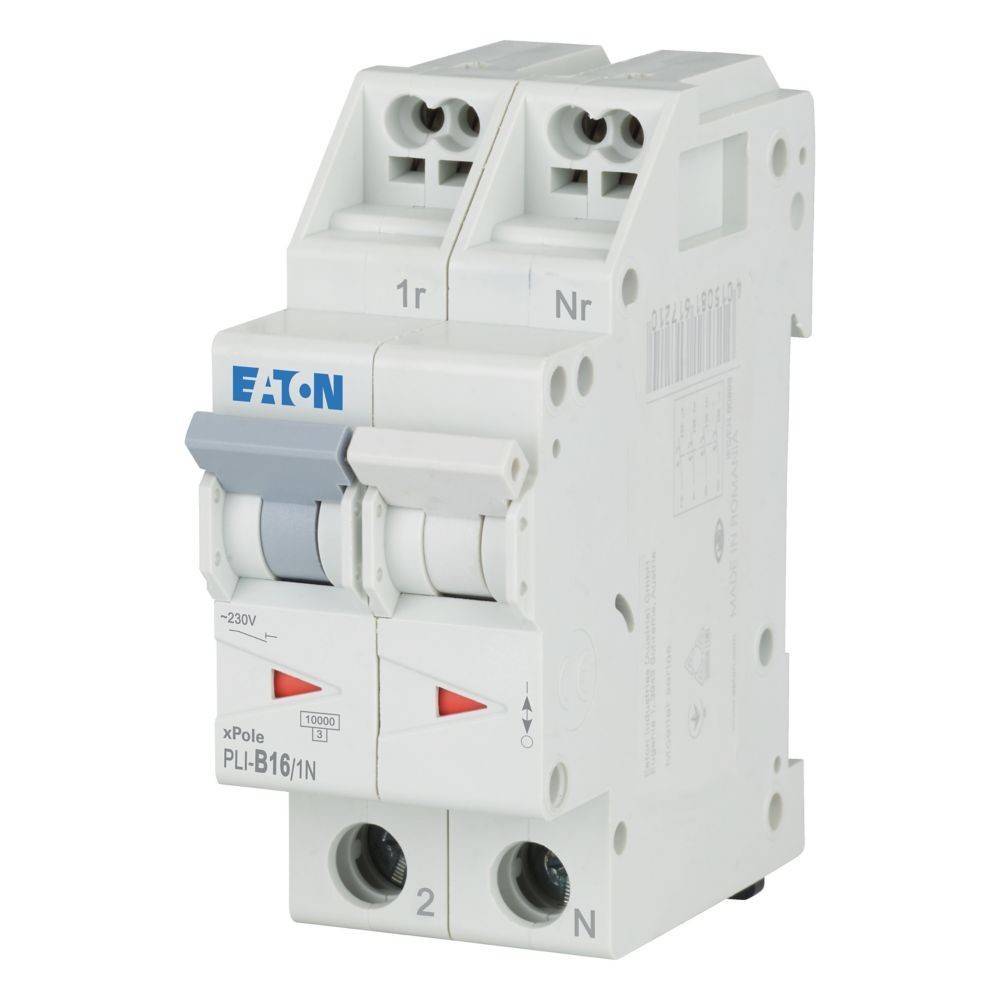 Eine Nahaufnahme eines Eaton xPole Leistungsschalters mit zwei Schaltern, die mit '1r' und 'Nr' beschriftet sind, zur Steuerung elektrischer Stromkreise, mit sichtbarer Spannungsbewertung.