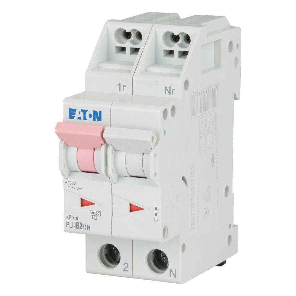 Ein weißer Eaton xPole Leistungsschalter mit einem rosa Schalter für 230V, mit mehreren nummerierten Anschlüssen und der Beschriftung „PLI-B2/1N