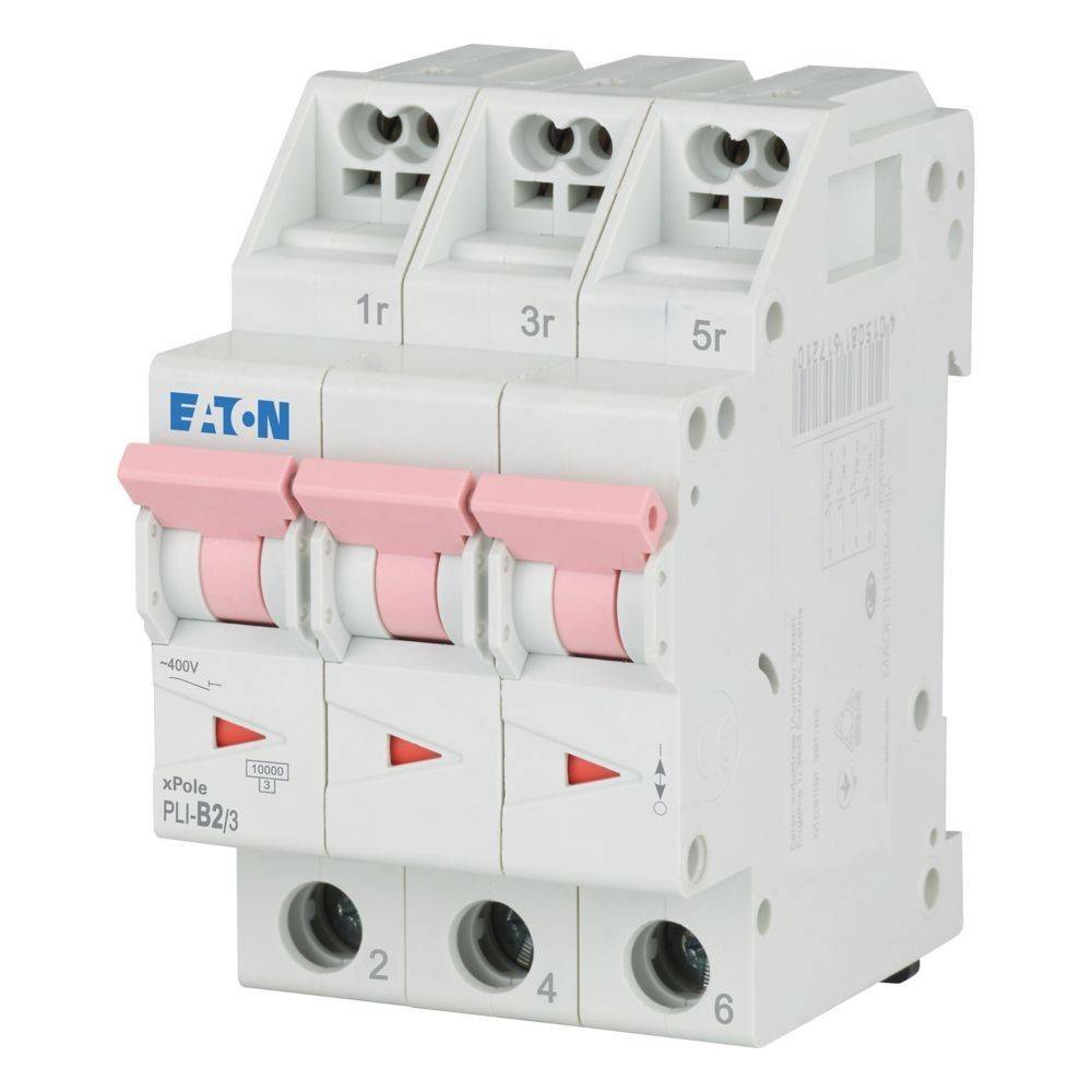 Ein dreipoliger Leistungsschalter mit der Markenetikette 'Eaton', ausgestattet mit roten Schaltern, die mit '1', '3r' und '5r' beschriftet sind, und konstruiert für elektrische Sicherheit.
