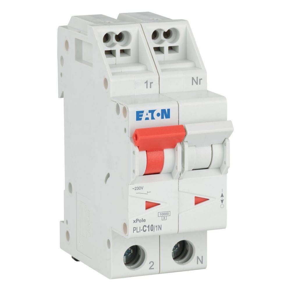 Leitungsschutzschalter 'Eaton PLI-C10/1N', Doppelschalter mit rotem Umschalter, verwendet für elektrische Sicherheit, mit Eingabe- und Ausgangsklemmen.