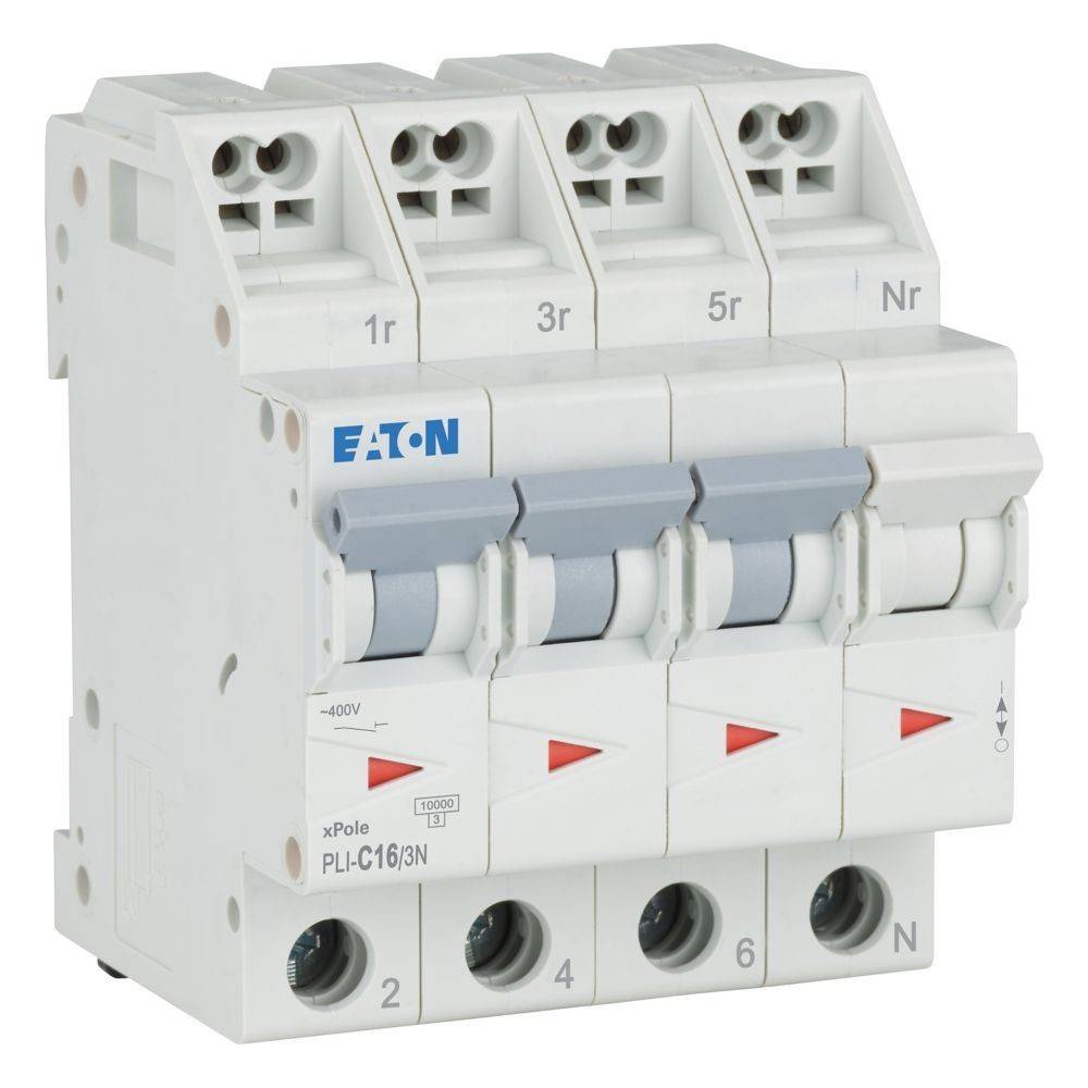Ein weißer Eaton-Leistungsschalter mit vier Schaltern, die mit '1r', '2', '3r', 'Nr' beschriftet sind, sowie Anzeigen für Spannungs- und Stromstärkenangaben.