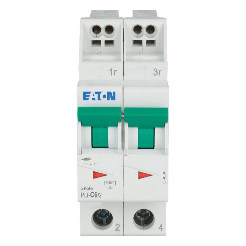Ein Doppel-Leistungsschalter mit der Bezeichnung 'EATON xPole PLI-C6/2' mit zwei grünen Schaltern, die jeweils mit einer Leistungsbezeichnung versehen sind, auf einer weißen Basis.