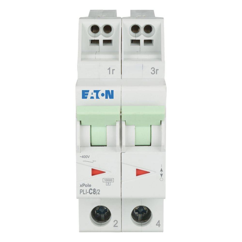 Eaton xPole PLI-C8/2' Leistungsschalter, Doppelschalter mit grünen Laschen, mit beschrifteten Eingängen und Ausgängen, verwendet zum Schutz elektrischer Schaltkreise.