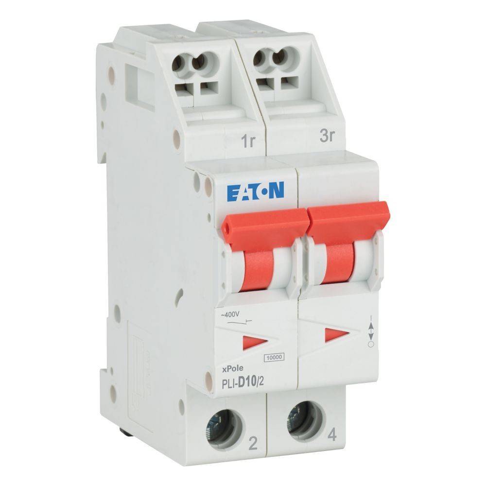 Ein Zweipol-Leitungsschutzschalter mit zwei roten Umschaltern, gekennzeichnet mit 'Eaton', der zur elektrischen Sicherheit verwendet wird, indem er den Stromfluss während Störungen unterbricht.