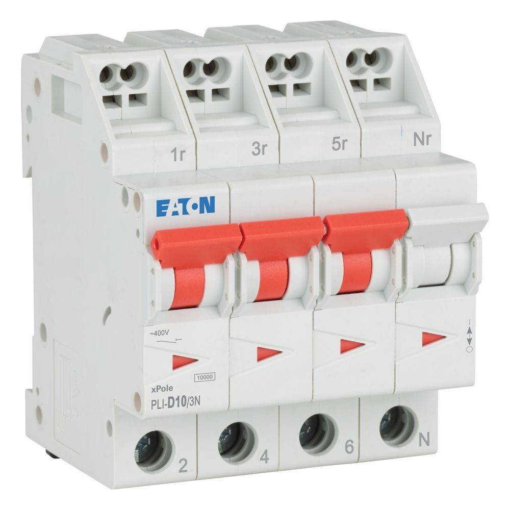 Ein weißer dreipoliger Leitungsschutzschalter mit roten Schaltern und beschrifteten Anschlüssen für elektrische Verbindungen, gekennzeichnet als 'Eaton xPole PLI-D10/3N'.