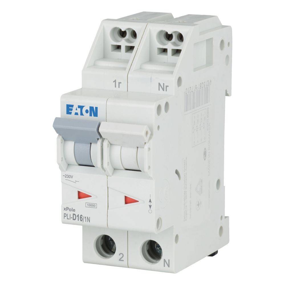 Ein weißer Eaton-Leitungsschutzschalter mit zwei Schaltern, die mit ‚1r' und ‚Nr' für 230V beschriftet sind, Modell PL7-D16/1N. Entwickelt für elektrische Sicherheit.