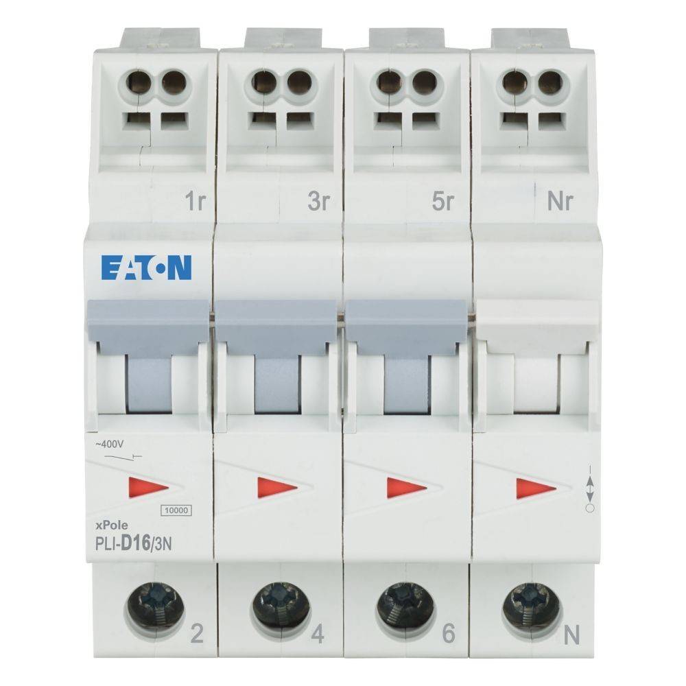 Vier-poligen Leistungsschalter mit der Bezeichnung 'Eaton' mit Nummern 1r, 3r, 5r, Nr oben und Anschlüssen unten. Verwendet für elektrische Sicherheit.