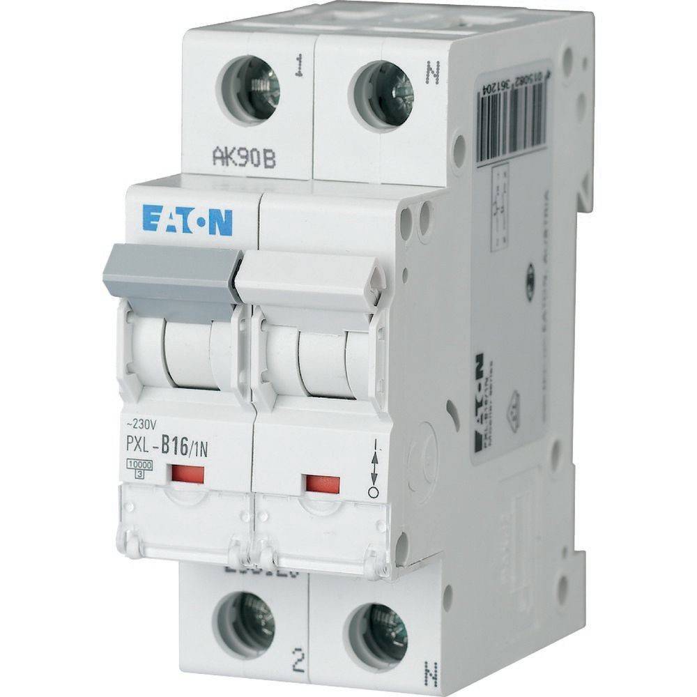 Eine Fotografie eines Eaton-Marken-Schalters mit Doppelschaltern, beschriftet mit 230V PXL-B16/1N. Er ist überwiegend weiß mit grauen und blauen Akzenten.