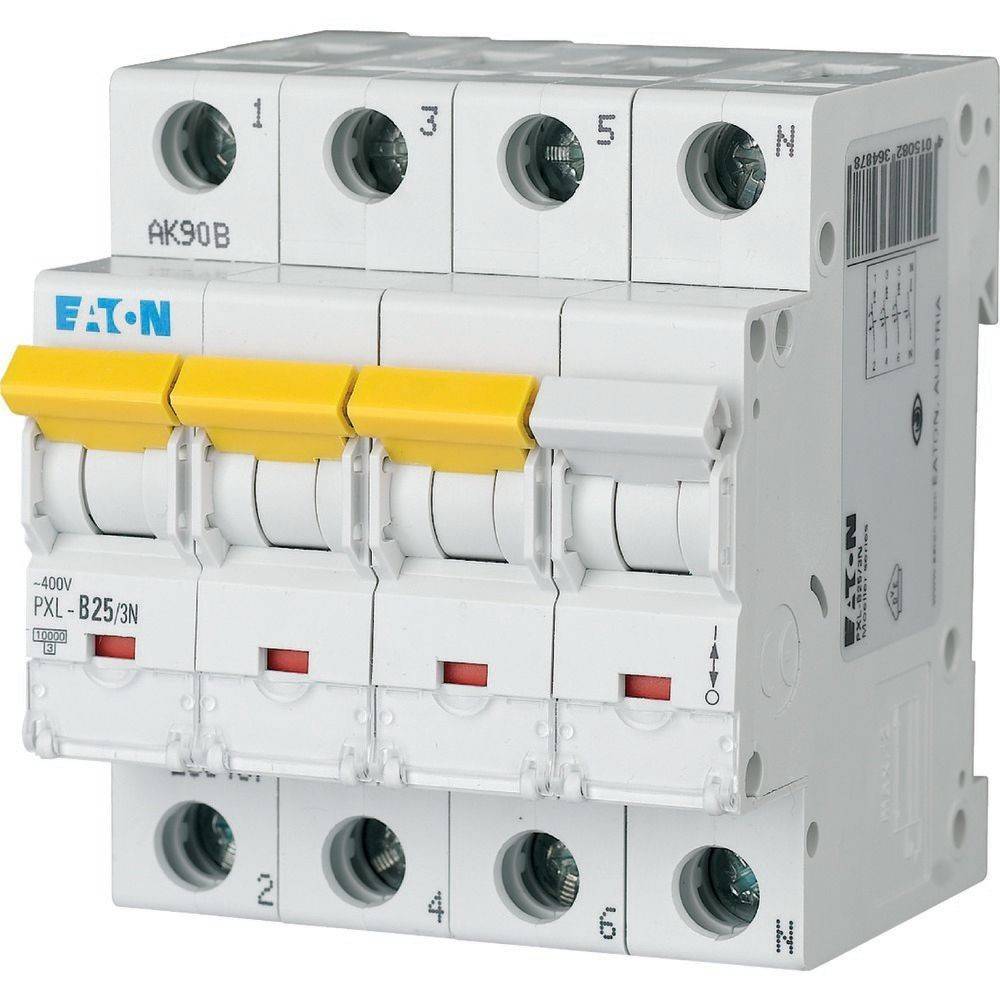 Ein vierpoliger Eaton-Leistungsschalter mit gelben Schaltern, gekennzeichnet mit ‚PXL-B25/3N 400V', der für elektrische Verteilung und Sicherheit verwendet wird.