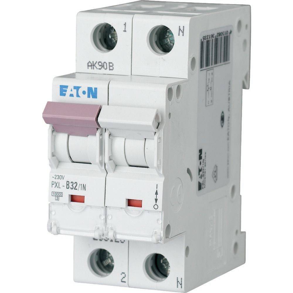 Leitungsschutzschalter der Marke Eaton, zwei Schalter mit der Bezeichnung PXL-B32/1N, weiße Gehäuse mit roten und grauen Komponenten.