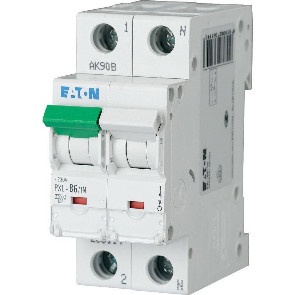 Ein kompakter weißer elektrischer Leistungsschalter mit Doppelschaltern, gekennzeichnet mit 'EATON', 'PXL-B6/1N', '230V' und grünem Umschalter.