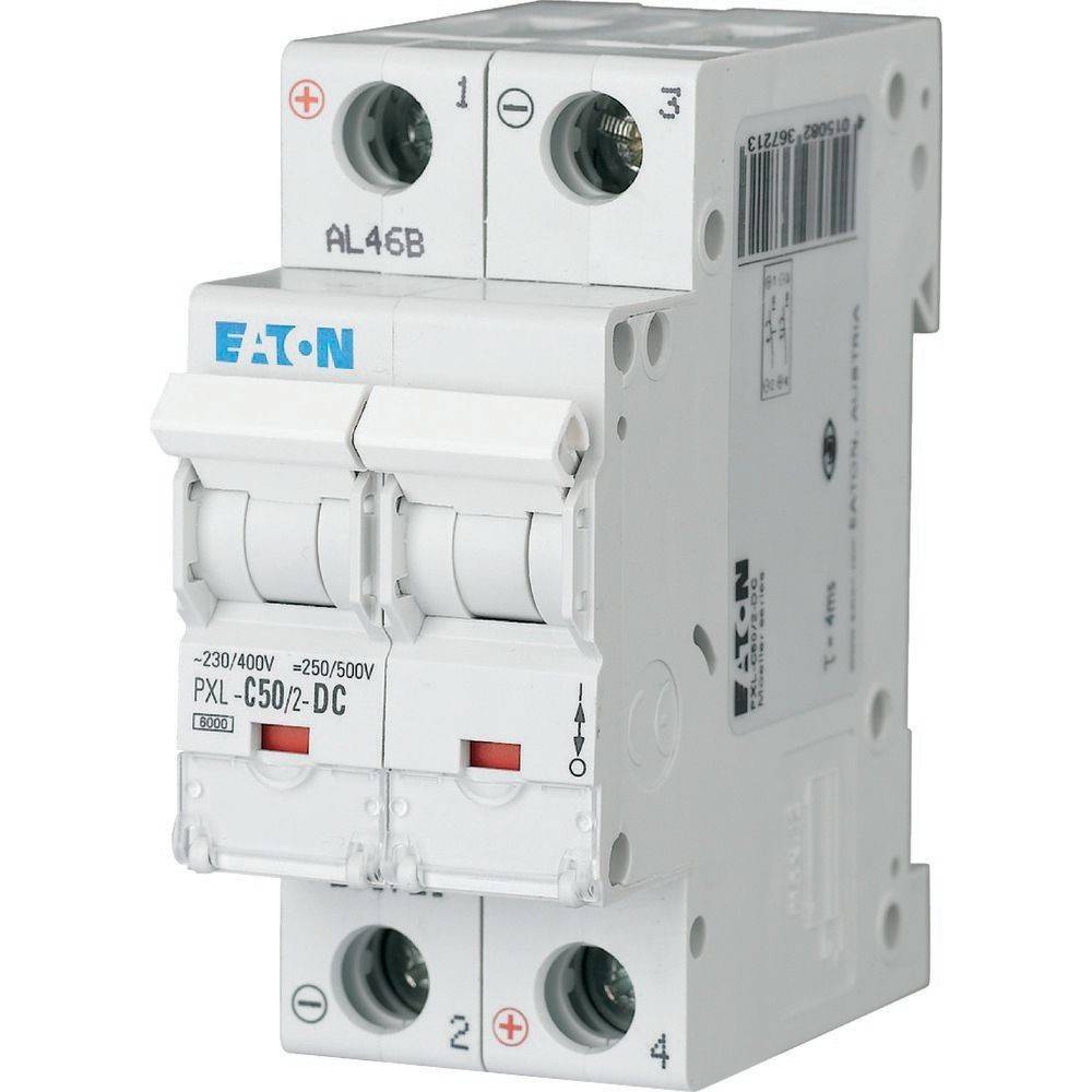Ein weißer Leistungsschalter mit zwei Schaltern, beschriftet mit ‚Eaton' und ‚PXL-C50/2-DC'. Er unterstützt 230/400V und 250/500V Anschlüsse.