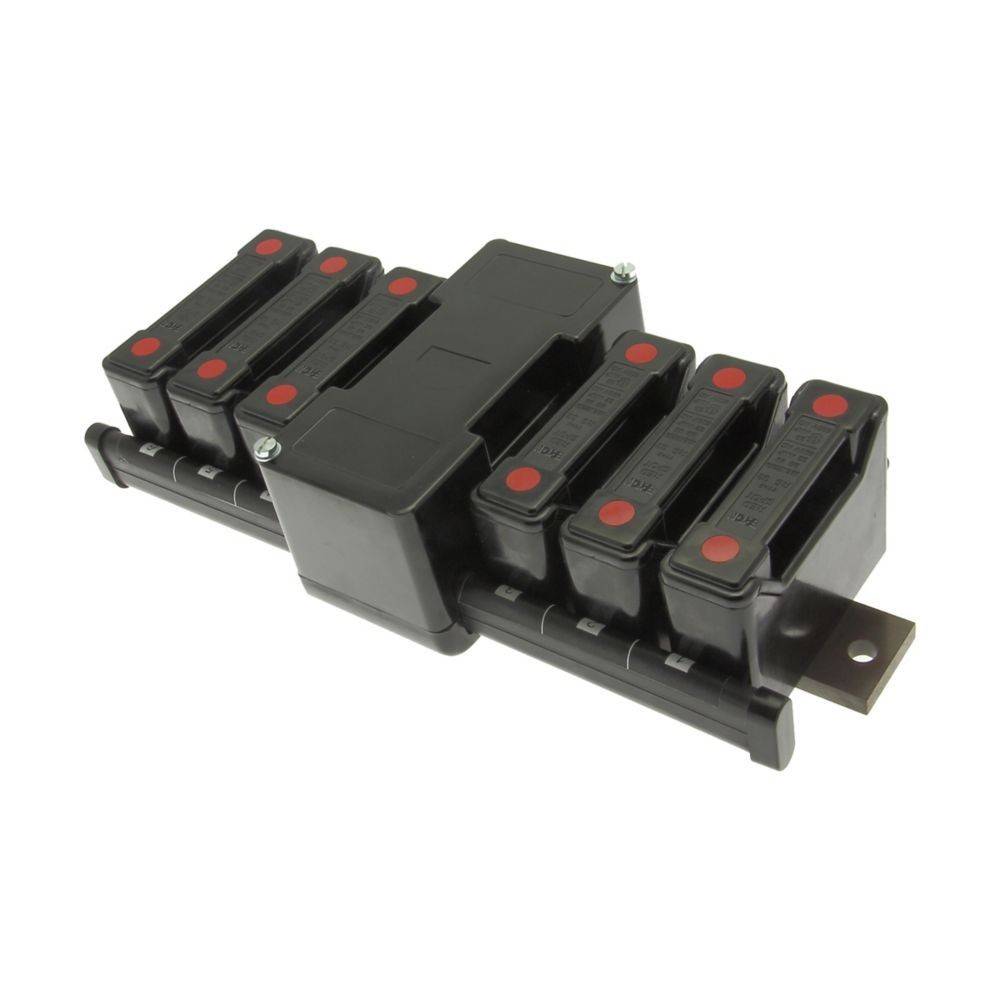 Ein schwarzer elektrischer Sicherungsblock mit mehreren Sicherungen, die in zwei Reihen angeordnet sind. Jede Sicherung ist mit einem roten Kreis abgedeckt.