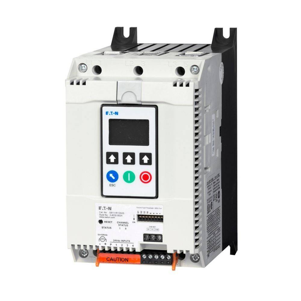 Eine Nahaufnahme eines weißen elektronischen Geräts, höchstwahrscheinlich ein Motorantrieb, mit einem Anzeigedisplay, Bedienknöpfen und einem Warnhinweis am unteren Rand.