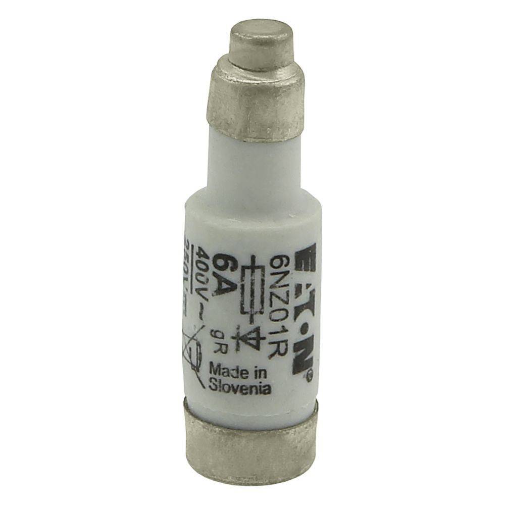 Eine zylindrische 6A, 400V-Sicherung mit Metallenden und weißem Gehäuse, gekennzeichnet mit 'Eaton' und 'Made in Slovenia'.