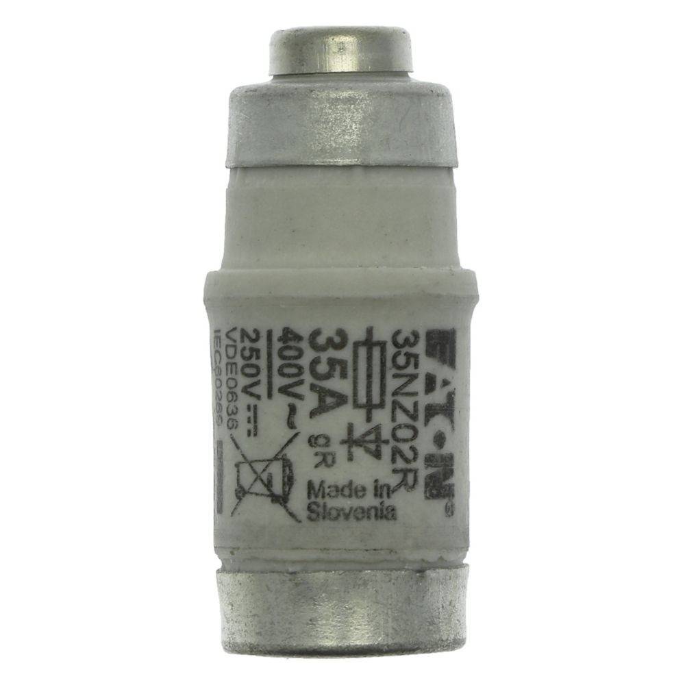 Ein weißer zylindrischer Sicherungseinsatz, beschriftet mit 35A 250V/400V, hergestellt von EATON in Slowenien. Das Modell 35NZ02R ist seitlich aufgedruckt.