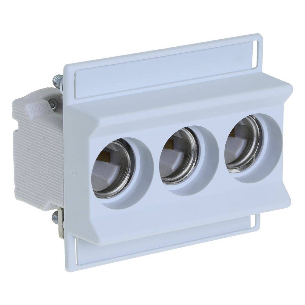Eine weiße elektrische Abzweigdose mit drei Löchern und Metallschraubbefestigungen, konzipiert zum Unterbringen und Schützen elektrischer Verbindungen.