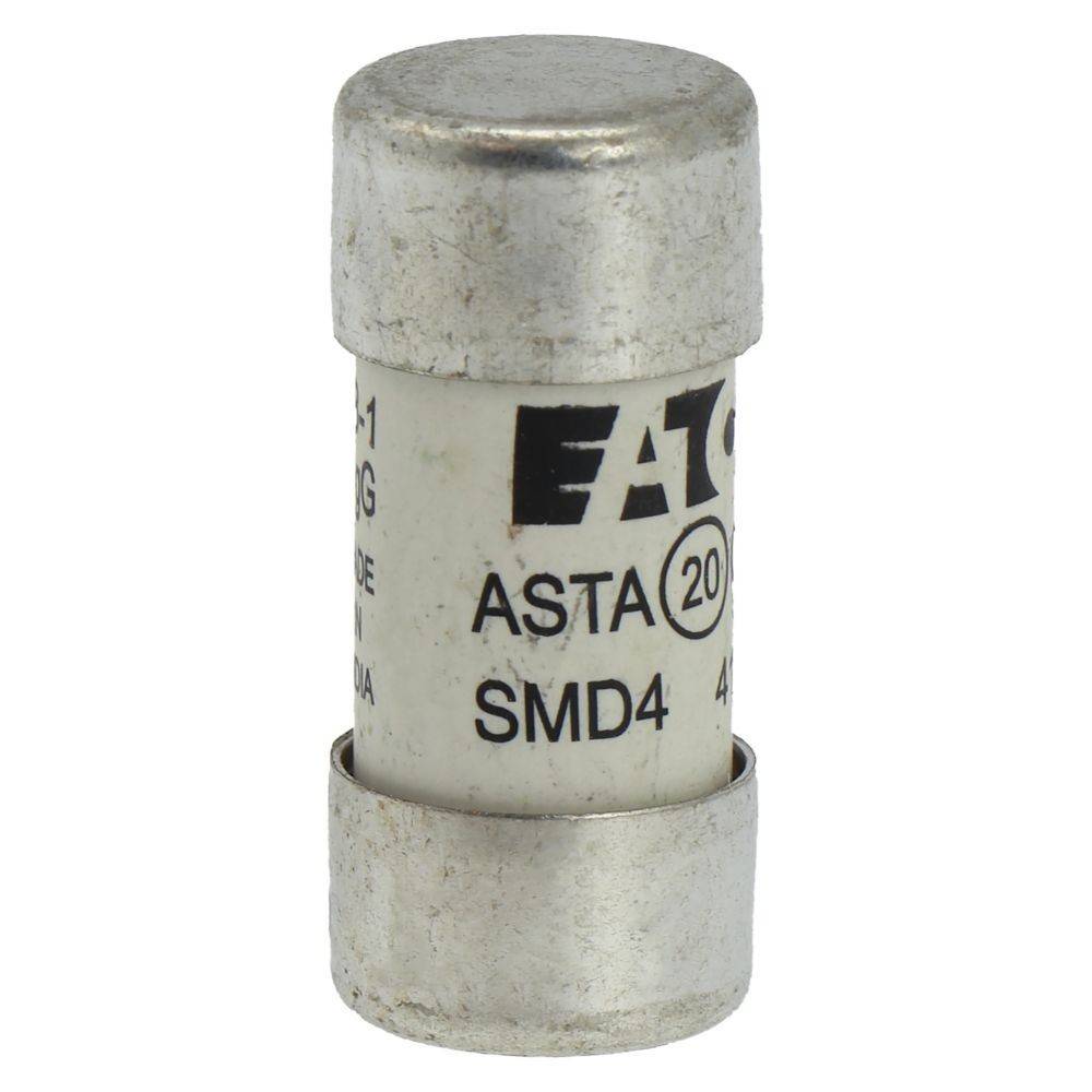 Eine weiße und metallische Zylindersicherung mit der Beschriftung 'EATON ASTA 20 SMD4 415V 20A', die ihre elektrischen Spezifikationen anzeigt.