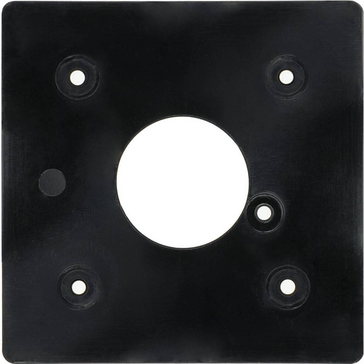 Eine quadratische schwarze Befestigungsplatte mit fünf Schraubenlöchern und einer zentralen kreisförmigen Aussparung zur Installation einer Vorrichtung oder Befestigung.