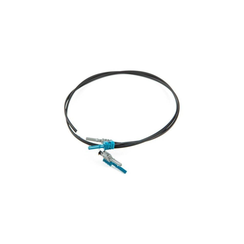 Ein Glasfaser-Pigtail-Kabel mit Steckern an einem Ende und dem anderen Ende offen, verwendet zum Spleißen von optischen Fasern mit einem optischen Kabel.