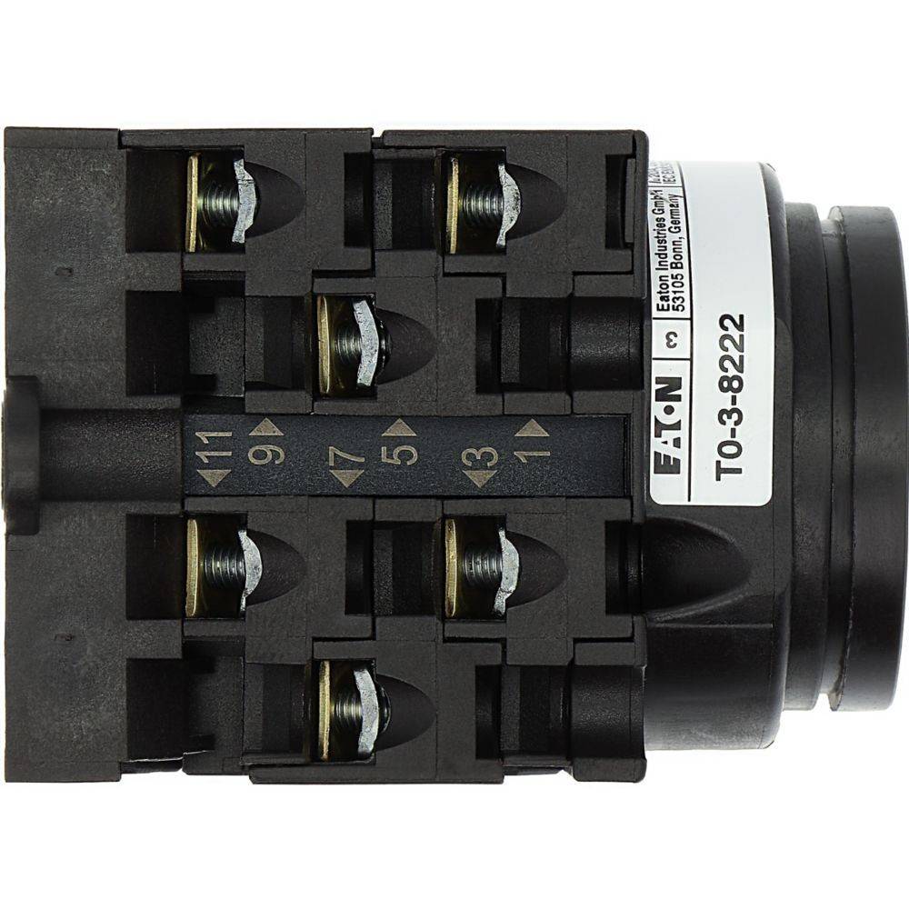 Ein mit 'TO-3822 Eaton Industrial Control' beschriftetes schwarzes elektrisches Bauteil mit mehreren Anschlusspunkten, das in industriellen Maschinensteuerungssystemen verwendet wird.