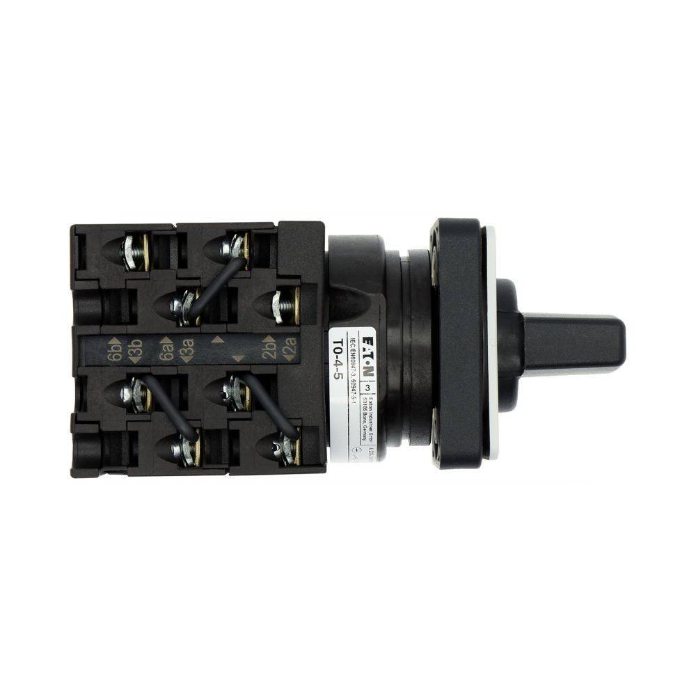Schwarzer Drehschalter mit mehreren Anschlüssen, mit Eaton T0-4-5 beschriftet, zur Steuerung und Leitung von elektrischen Stromkreisen.