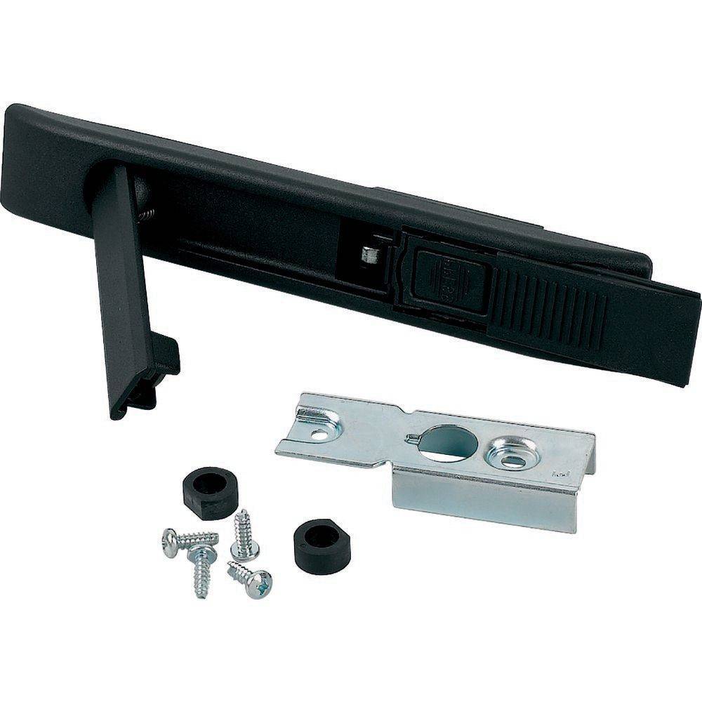 Eine schwarze Schranktürgriff-Verriegelungsgarnitur mit Schrauben, einer Metallplatte und Kunststoffunterlegscheiben, die für den Möbelbau oder die Möbelreparatur vorgesehen ist.