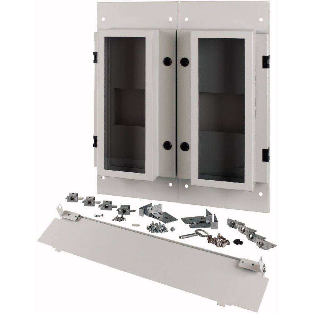 Weißer Zweitürenschrank mit Glaspaneelen, zerlegt mit sichtbaren Scharnieren, Schrauben und Halterungen.