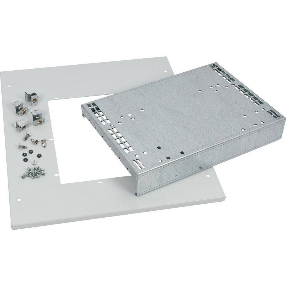 Metall-Montagesatz mit Halterungen, Schrauben und einem rechteckigen Panel.