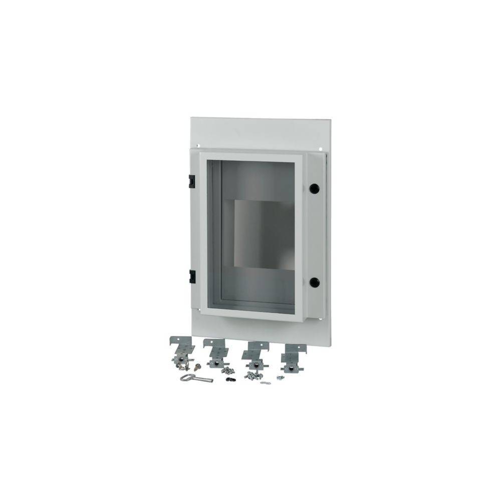 Eine elektrische Verteilerdose mit offener Tür, die Befestigungsmaterial und Zubehör zeigt, die vor ihr ausgelegt sind. Geeignet für Wandmontage.