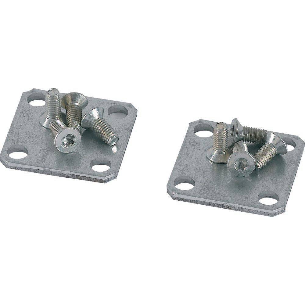 Zwei quadratische Metallplatten, jeweils mit vier Löchern, versehen mit mehreren Schrauben.