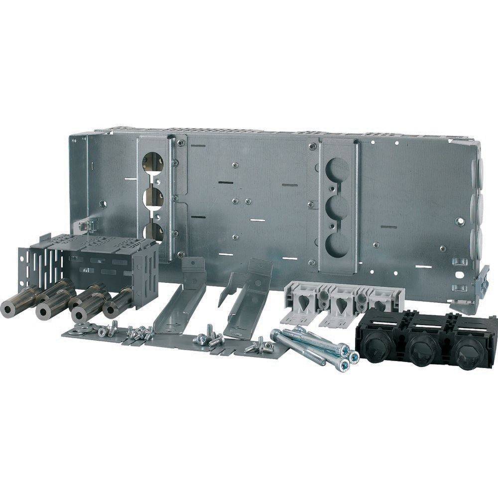 Metallkomponentensatz mit verschiedenen Befestigungshalterungen, Schrauben und Verbindern, sauber angeordnet. Verwendet für mechanische Montage und strukturelle Unterstützung.