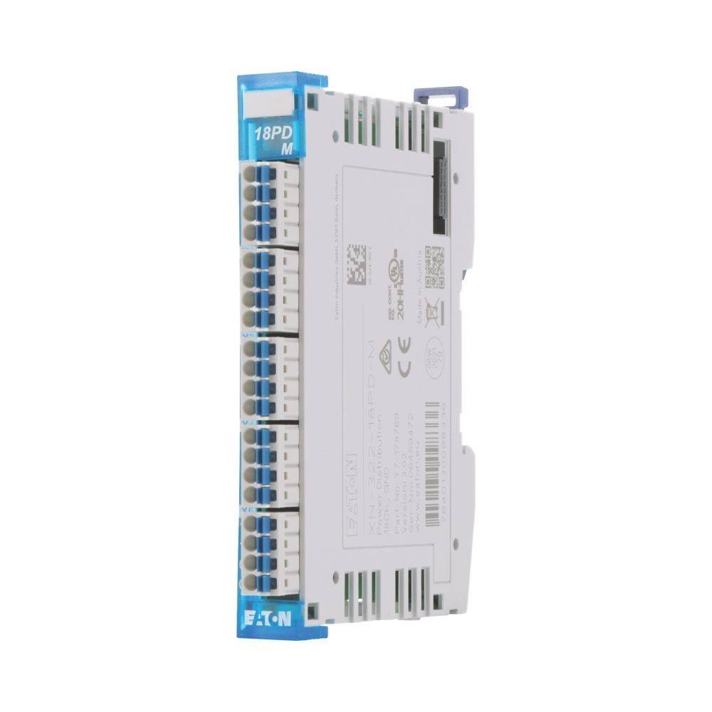 Ein weißes und blaues elektronisches Modul mit der Bezeichnung '18PD M' mit mehreren Anschlussports, wahrscheinlich für industrielle Steuerungssysteme verwendet.