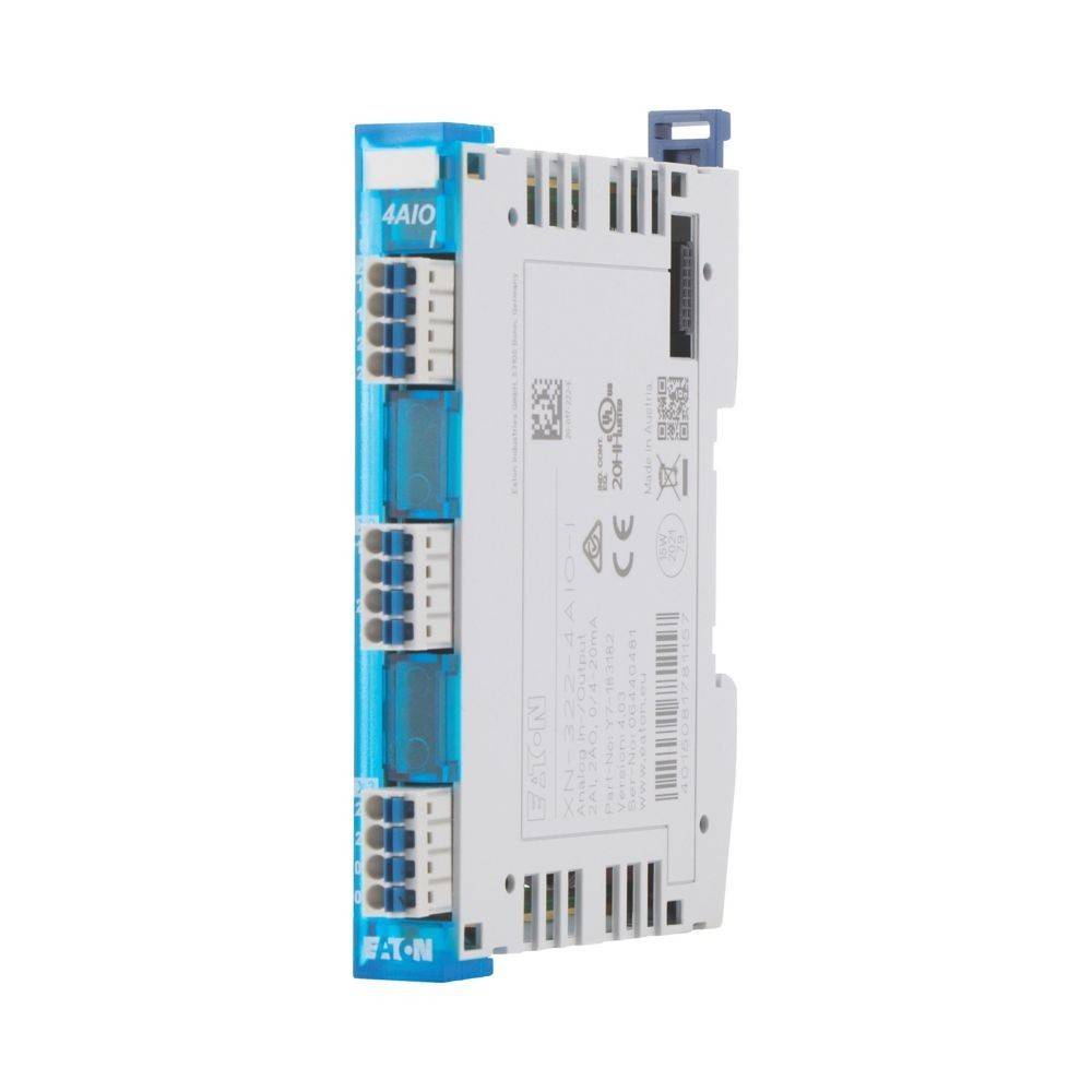 Ein weißes und blaues Eaton 4AIO Elektromotormodul mit Anschlüssen und technischen Etiketten, verwendet für Automatisierungssteuerungssysteme.