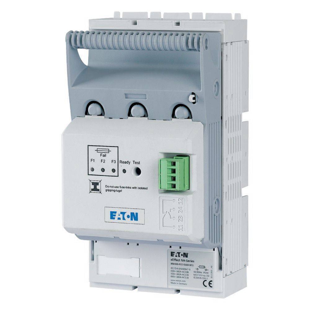 Ein elektrischer Leistungsschalter mit drei Schaltern, beschriftet mit F1, F2, F3, und einem grünen Anschluss. Auf der Vorderseite mit 'EATON' markiert.