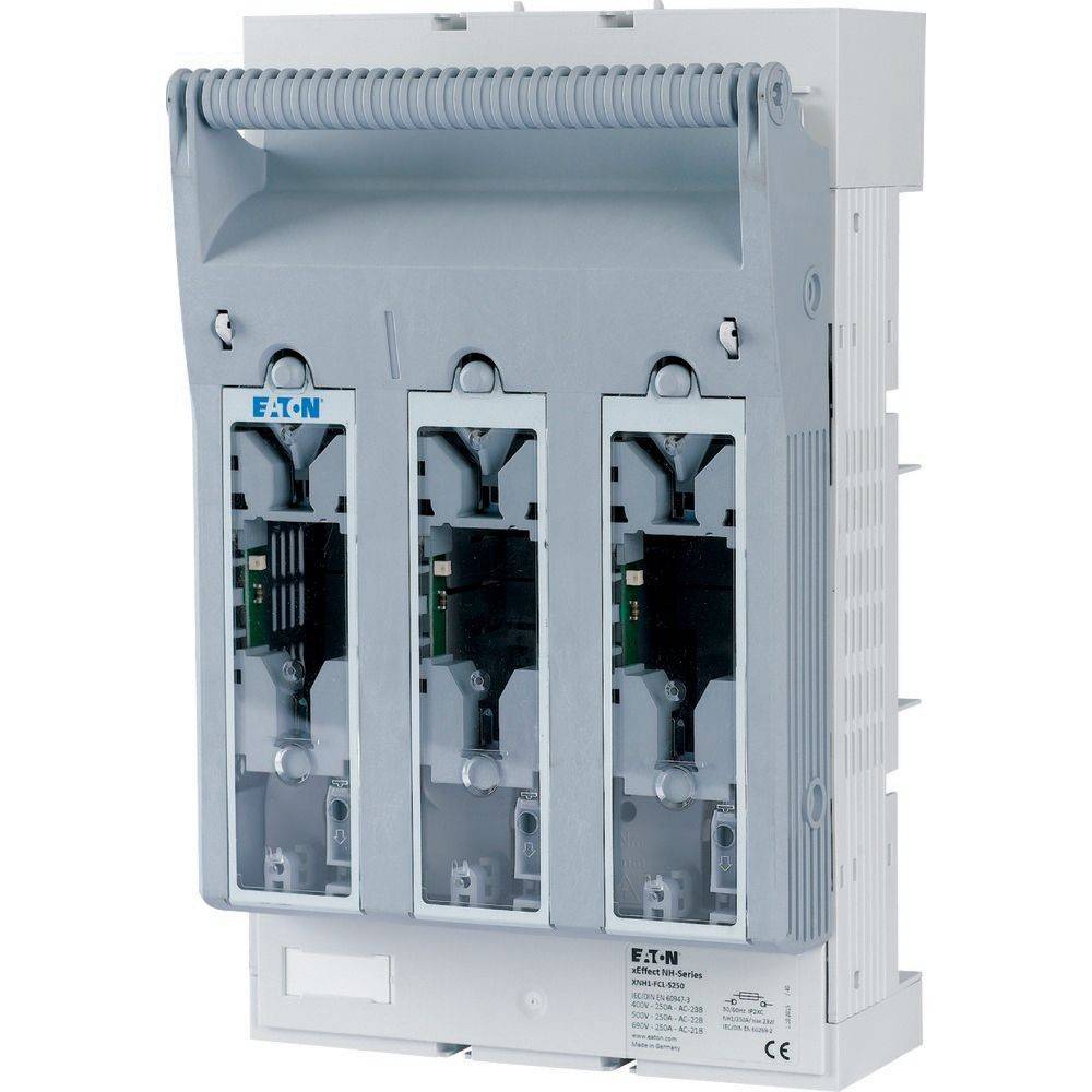 Ein dreiphasiges elektrisches Schaltanlagenmodul mit transparenten Abdeckungen und sichtbaren Innenkomponenten, gekennzeichnet mit der Marke 'Eaton'.