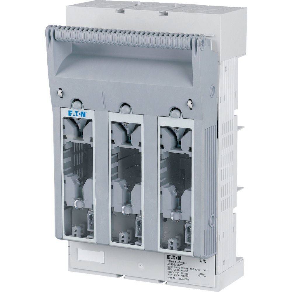 Eine graue Eaton Elektro-Schaltanlage mit drei sichtbaren Schaltfächern. Verwendet für Stromverteilung in industriellen Umgebungen.