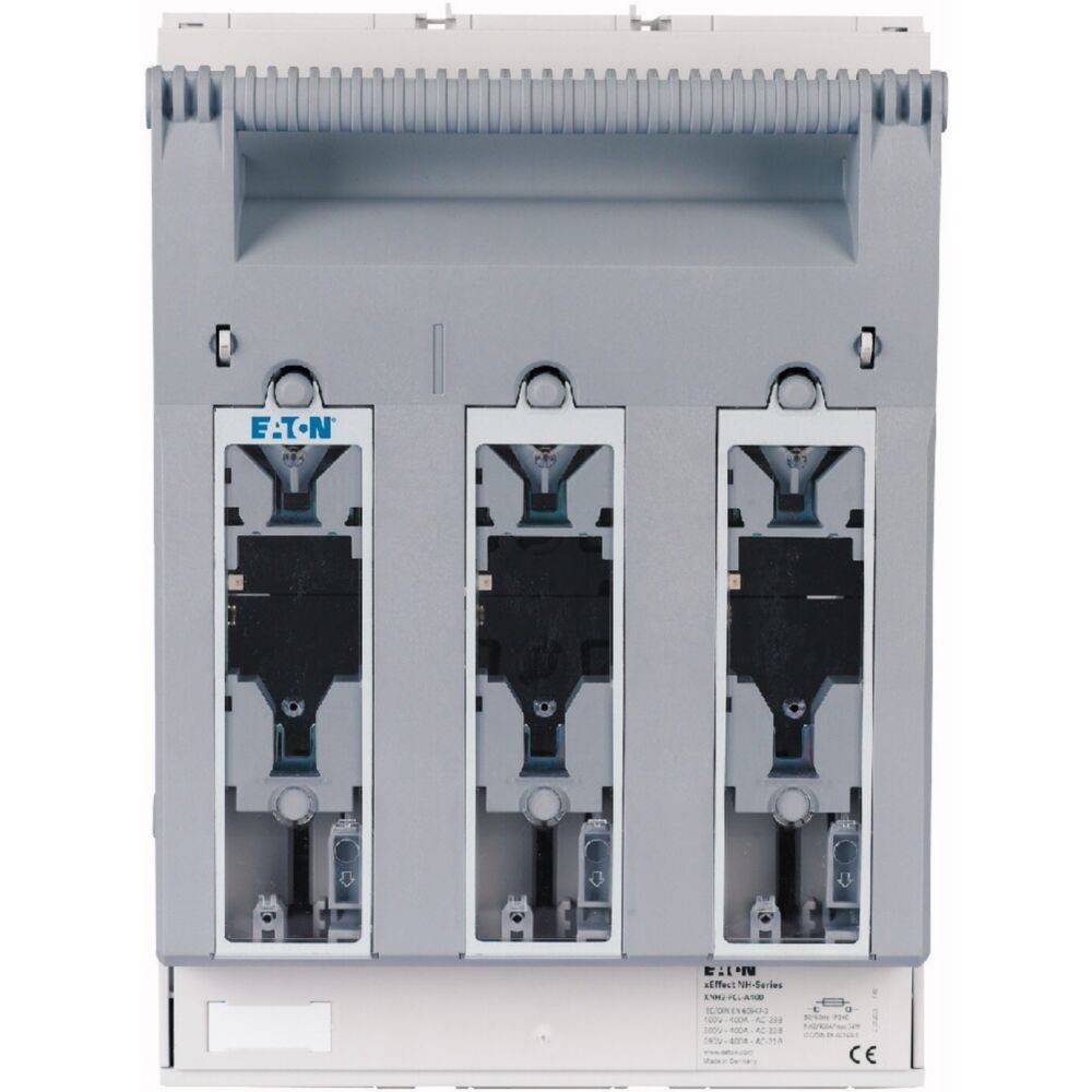 Eine graue Eaton Elektro-Schaltanlage mit drei Leistungsschaltern, die für Stromschutz und elektrische Verteilung konzipiert ist.