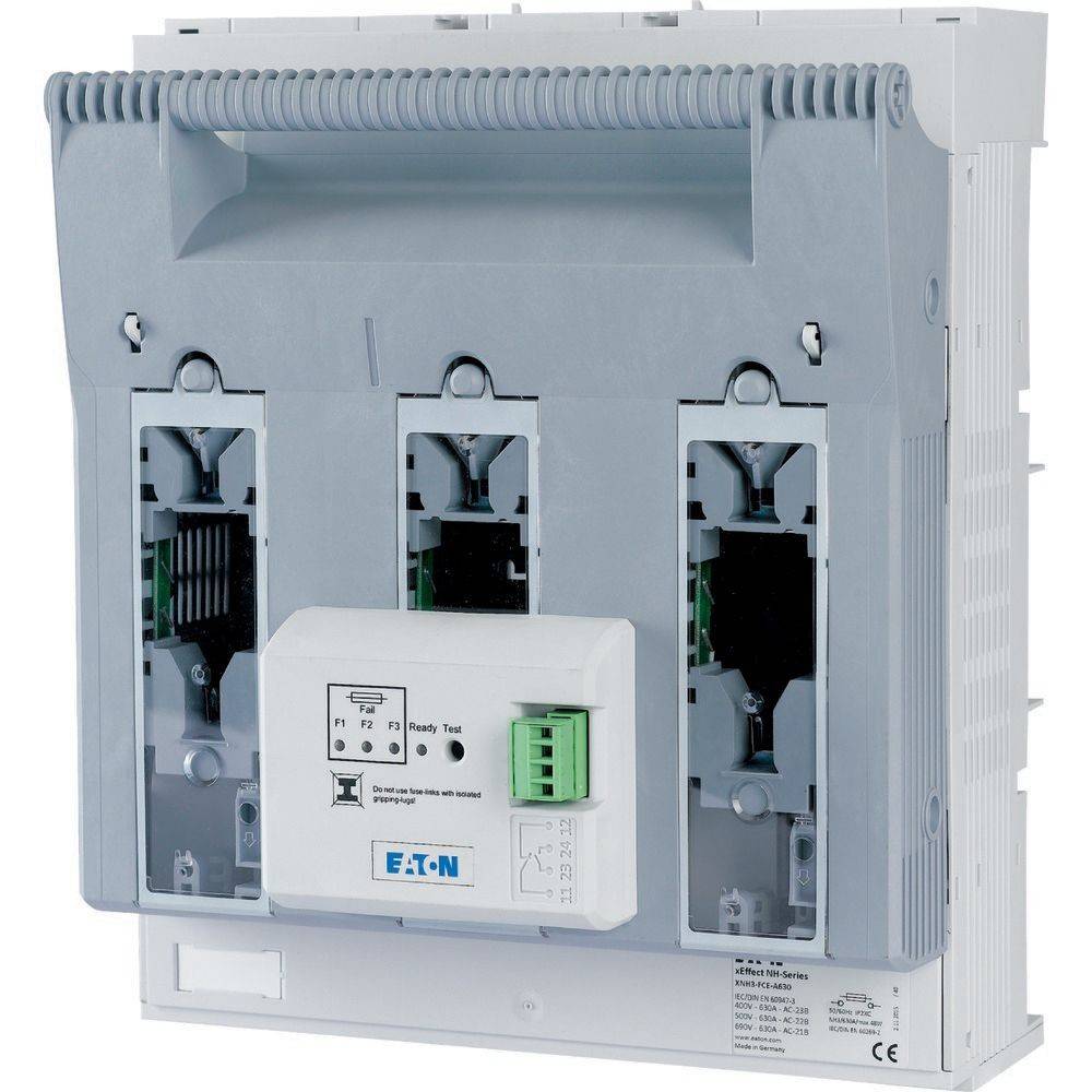 MCCB (Motorgehäuse-Leistungsschalter) mit leeren Anschlüssen für Stromkreisverbindungen und Herstellermarke EATON. Verwendet für elektrische Sicherheit und Steuerung.