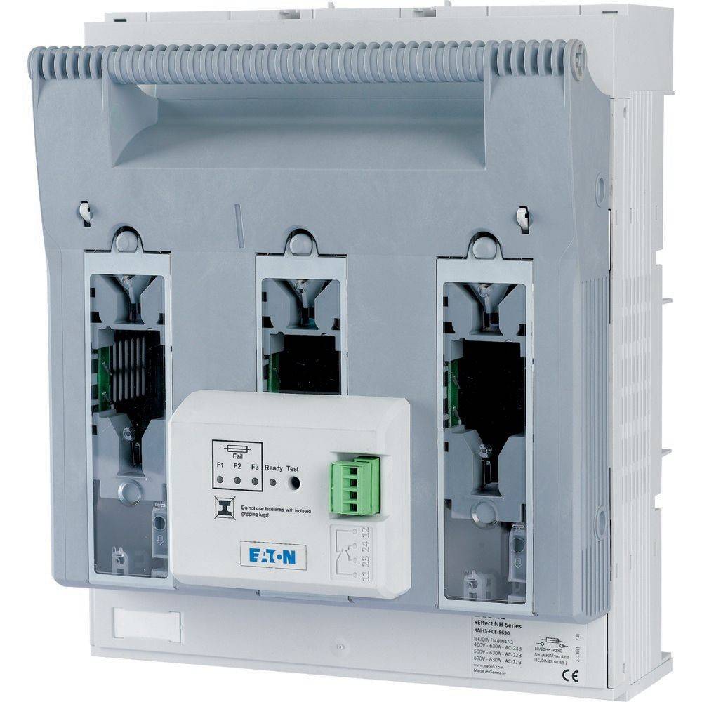 Eine graue elektrische Schaltanlage mit mehreren Anschlusspunkten, mit blauem 'Eaton'-Schriftzug, die zur Steuerung und Verteilung von Elektrizität verwendet wird.