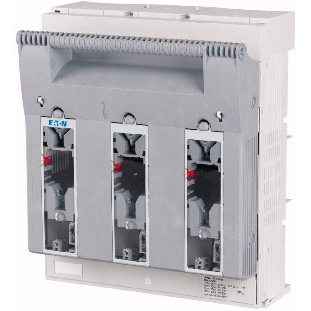 Ein grauer Eaton-Elektrotrennschalter mit drei sichtbaren Schaltsektionen, verwendet für Stromschutz und Isolation in elektrischen Verteilerkästen.