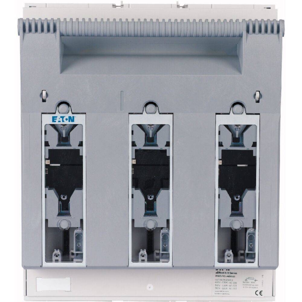 Eaton Elektrenschaltanlage mit drei vertikalen Leistungsschalter-Schlitzen, konzipiert für Montage und elektrische Stromverteilung.