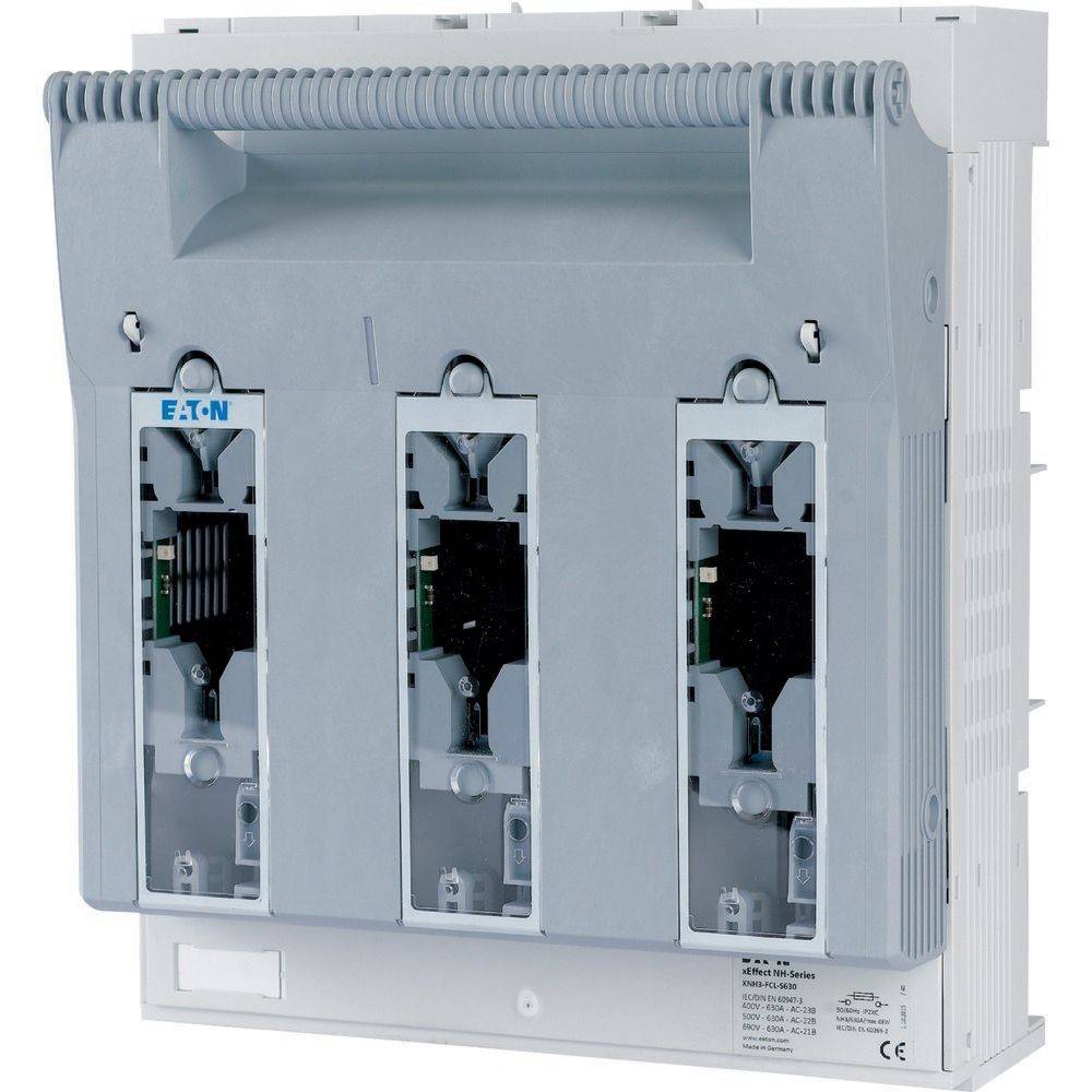 Eaton Elektro-Schaltanlage mit drei Kompartimenten, konzipiert für die Steuerung der Stromverteilung und elektrischer Schutzanlagen.
